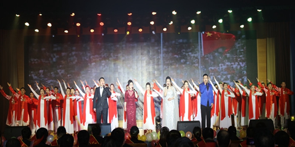 16、管理公司歌舞《中国》.jpg