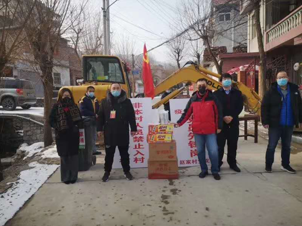 当前，新型冠状病毒的肺炎疫情防控形势严峻，小区是城市治理的基本单元，物业更是疫情防控的第一战线。疫情就是命令，防控就是责任，为打赢这次防疫战，J9直营网物业公司于1月23日便成立了应对新型冠状病毒疫情联防联控领导小组，明确分工，各司其职，把做好疫情防控工作作为当前的首要任务，迅速安排各物管部积极采取防控措施，竭力守护业主、员工的健康安全，维护园区的和谐稳定。