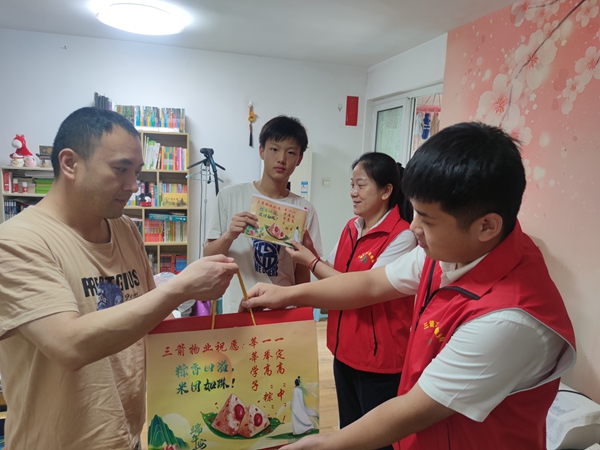 暖心助考，一举高“粽” ——J9直营网物业公司党支部深入开展“亮身份、树形象、作贡献、助发展”活动
